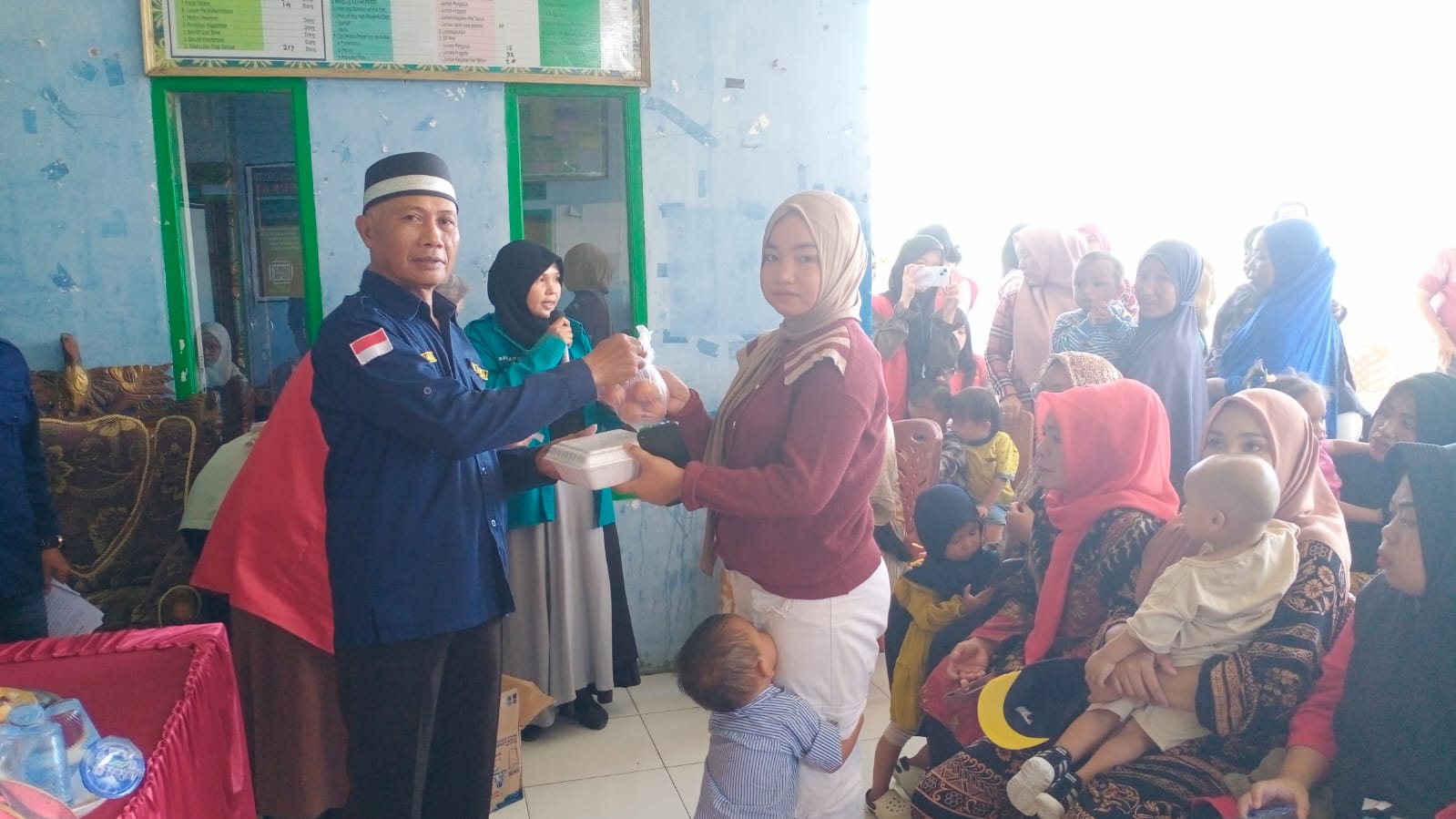 Pembagian Susu bagi Ibu Hamil dan telur bagi bayi dan Balita